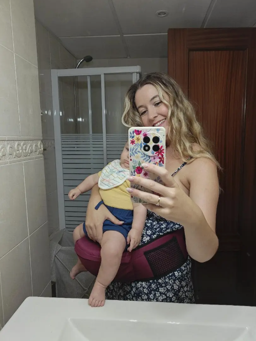 Ergonomic Hip Seat Baby Carrier – Comfortable Structured Carrier for Daily Use